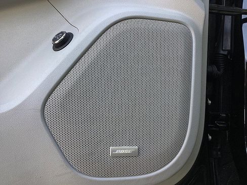 Used 2023 GMC Acadia SLT image 14