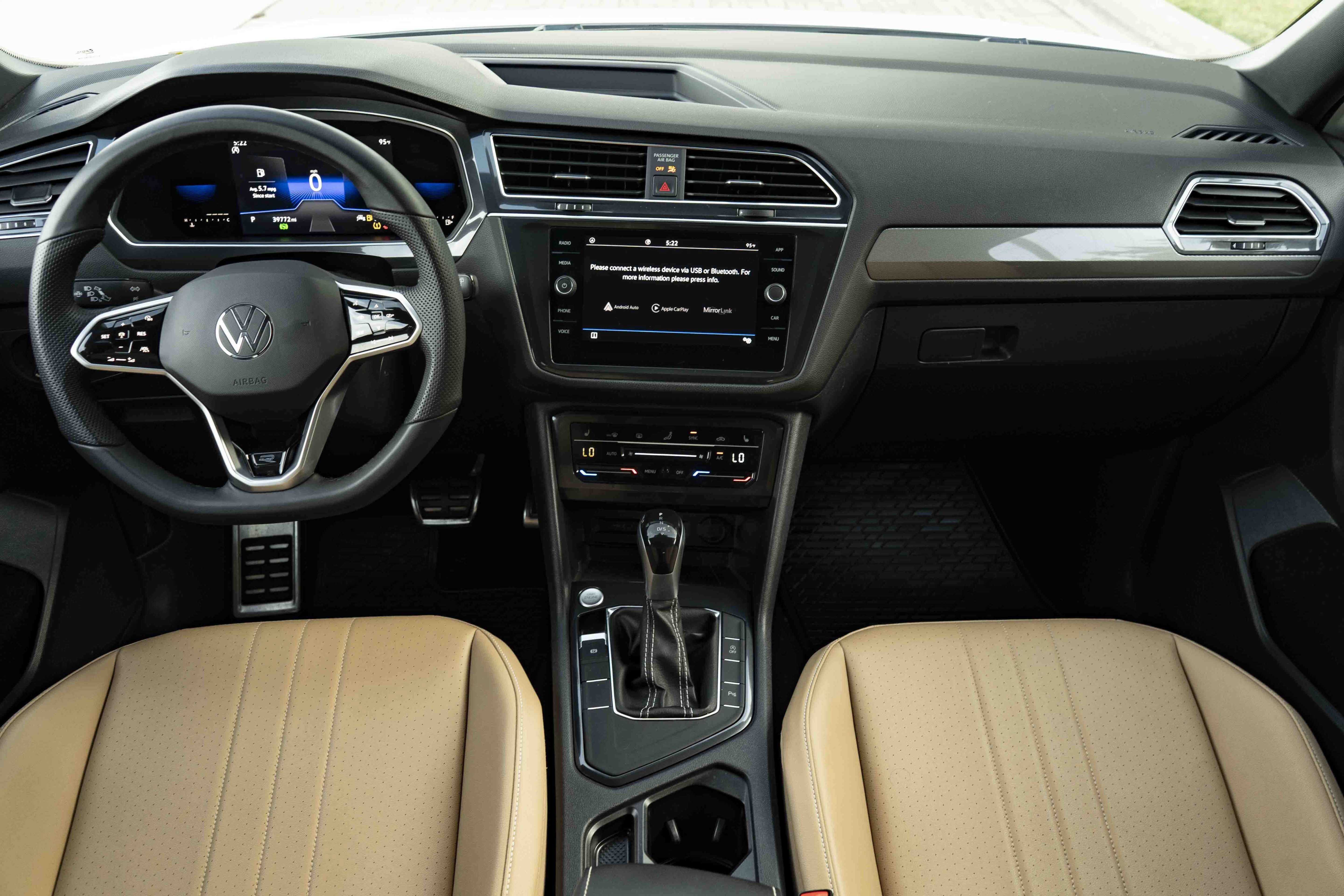 Certified 2022 Volkswagen Tiguan SE R-Line FWD image 24