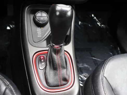 Used 2017 Jeep Compass Trailhawk image 32