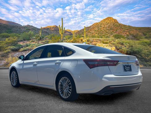 Used 2016 Toyota Avalon Limited w/ Toyota Safety Sense Package FWD image 6
