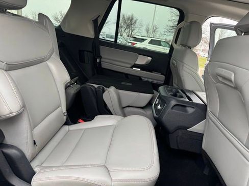 Used 2025 Ford Expedition Active image 39
