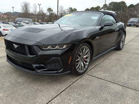 Used 2025 Ford Mustang GT Premium image 3