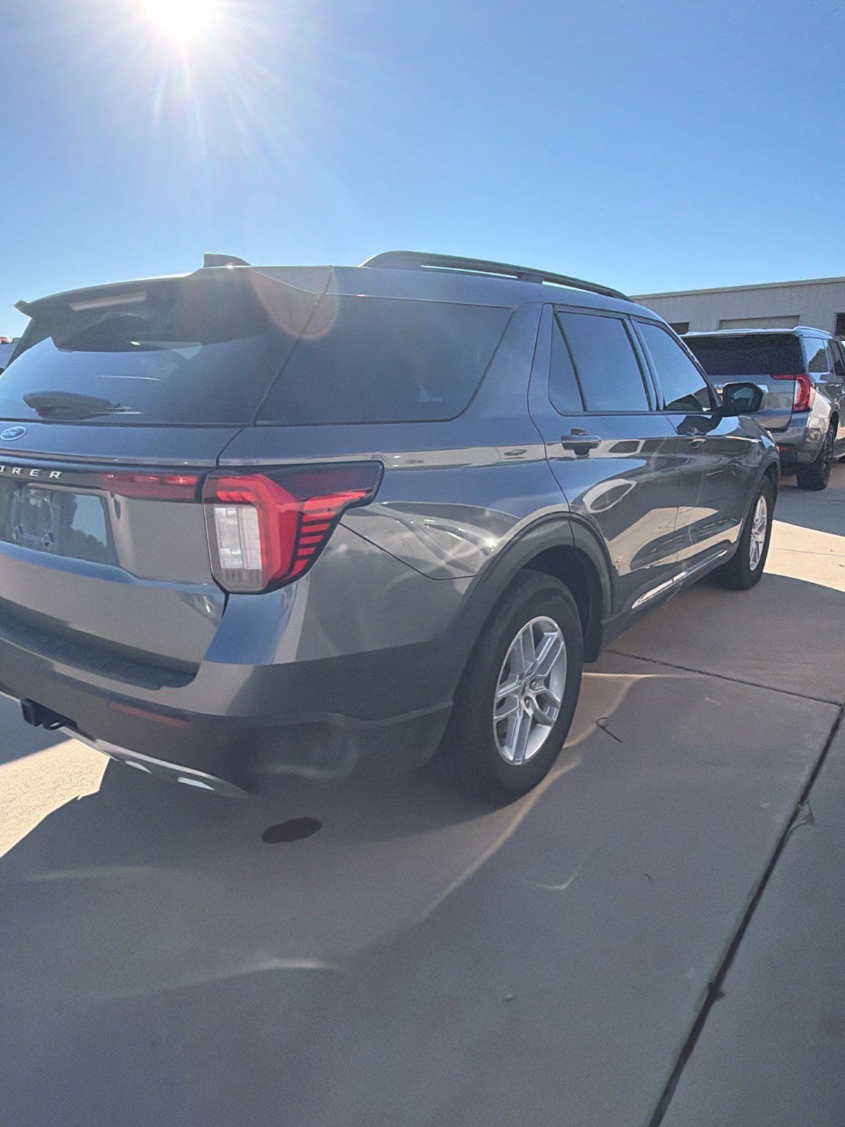 Used 2025 Ford Explorer Active w/ Active Comfort Package RWD image 4