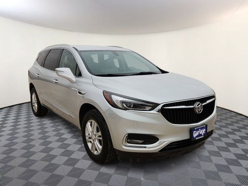 Used 2018 Buick Enclave Essence image 6