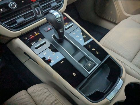 Certified 2026 Porsche Macan AWD/4WD image 21