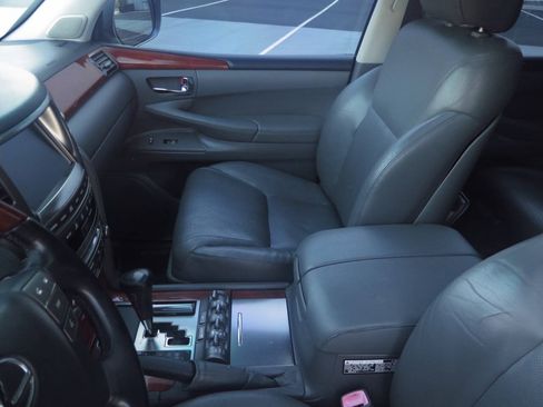 Used 2008 Lexus LX 570 4WD w/ Technology Pkg image 13
