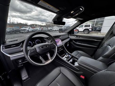 New 2025 Jeep Grand Cherokee Limited image 58