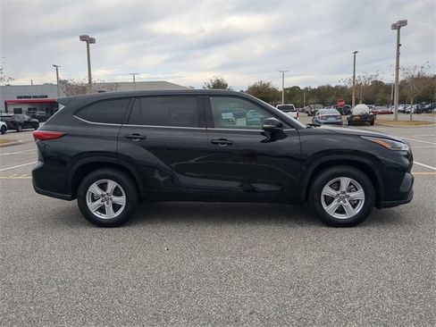 Certified 2021 Toyota Highlander L image 3