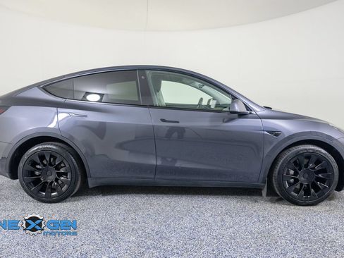 Used 2022 Tesla Model Y Long Range AWD/4WD image 8