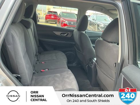 Used 2016 Nissan Rogue SV image 12