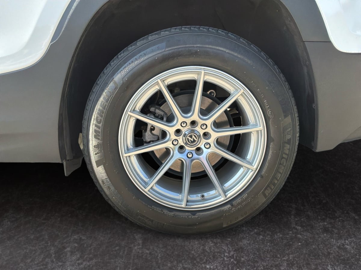 Used 2022 GMC Terrain SLE FWD image 9
