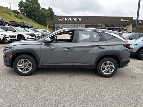 Used 2025 Hyundai Tucson SE AWD/4WD image 2