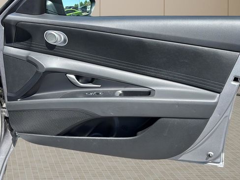 Used 2025 Hyundai Elantra SE image 33
