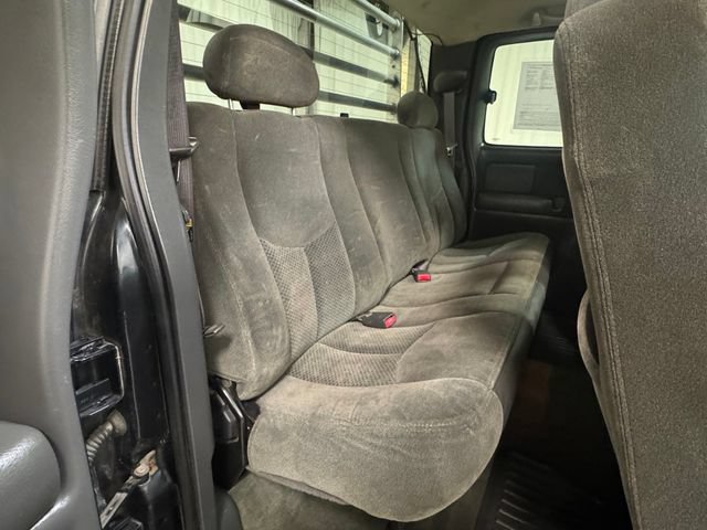 Used 2004 Chevrolet Silverado 2500 LS AWD/4WD image 29