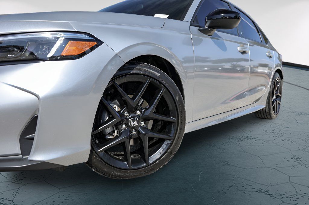 Used 2025 Honda Civic Sport image 4