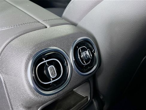 Used 2025 Mercedes-Benz GLC 300 4MATIC image 22