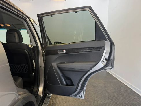 Used 2014 Kia Sorento LX FWD image 27