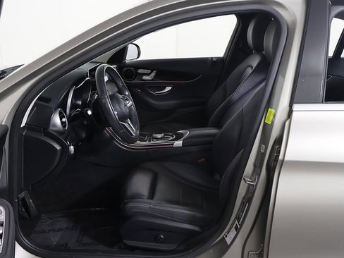 Used 2019 Mercedes-Benz C 300 Sedan w/ Premium Package image 24