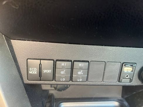 Used 2013 Toyota RAV4 Limited AWD/4WD image 21