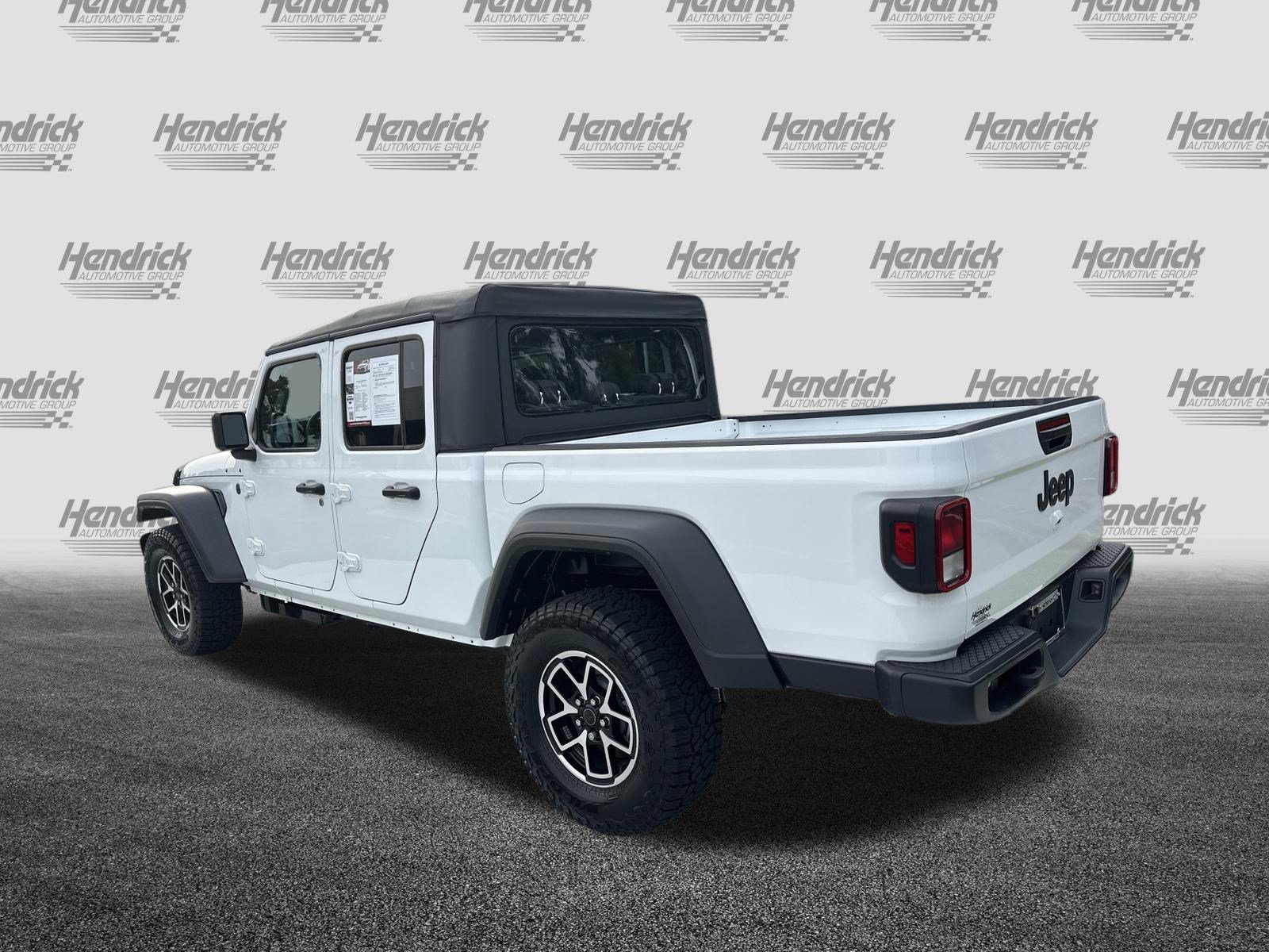 Used 2026 Jeep Gladiator Sport AWD/4WD image 8