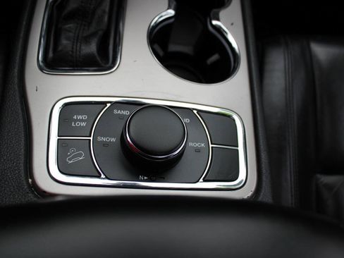Used 2019 Jeep Grand Cherokee Limited AWD/4WD image 25