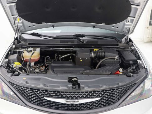 Used 2023 Chrysler Voyager LX image 31