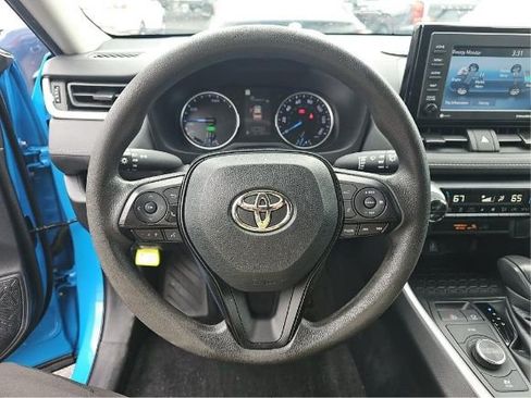 Used 2021 Toyota RAV4 LE AWD/4WD image 5