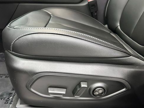 New 2025 Jeep Grand Cherokee Limited w/ Black Appearance Package image 16