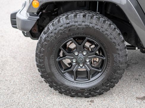 Used 2016 Jeep Wrangler Unlimited Sahara image 9