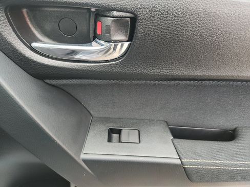 Used 2017 Toyota Corolla LE image 31