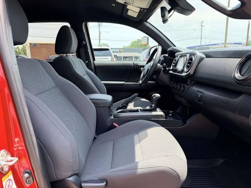 Certified 2019 Toyota Tacoma TRD Sport AWD/4WD image 13