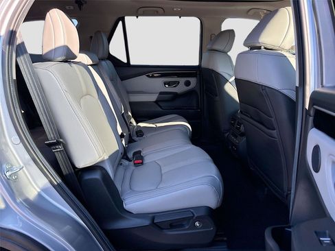 Certified 2024 Honda Pilot Touring image 34