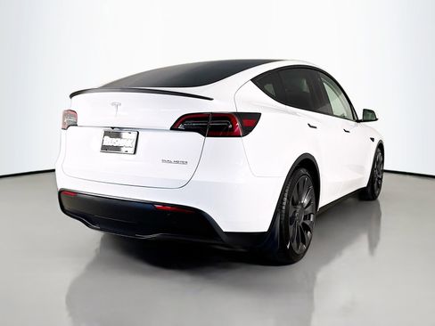 Used 2022 Tesla Model Y Performance image 7
