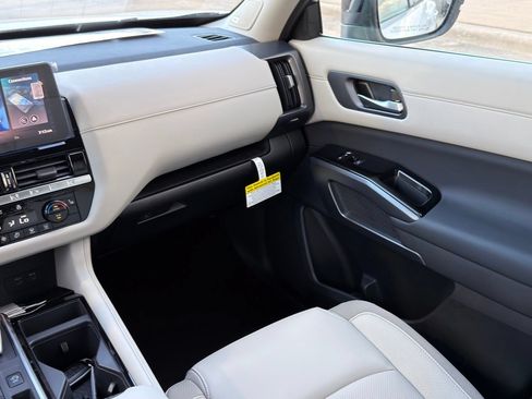 New 2026 Nissan Pathfinder SL FWD image 10