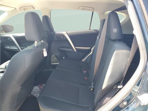 Used 2018 Toyota RAV4 LE FWD image 10