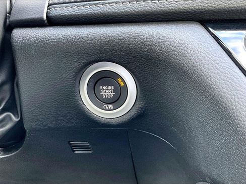 Used 2023 Chrysler Pacifica Limited w/ S Appearance Package image 28