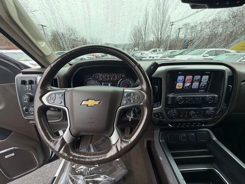 Used 2018 Chevrolet Silverado 1500 LTZ Z71 w/ LTZ Plus Package AWD/4WD image 16