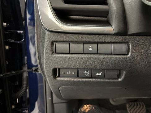 Used 2024 Nissan Rogue SV AWD/4WD image 25