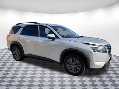 Used 2024 Nissan Pathfinder SV