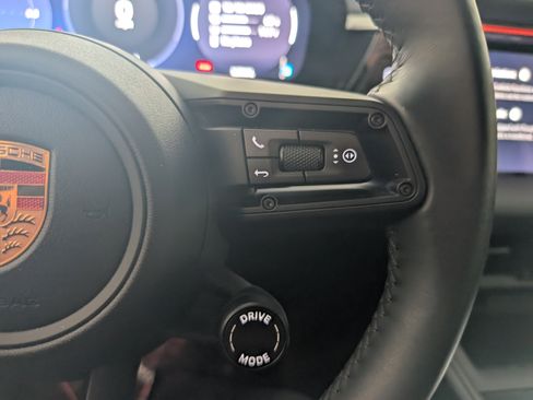 Used 2025 Porsche Macan Electric image 34