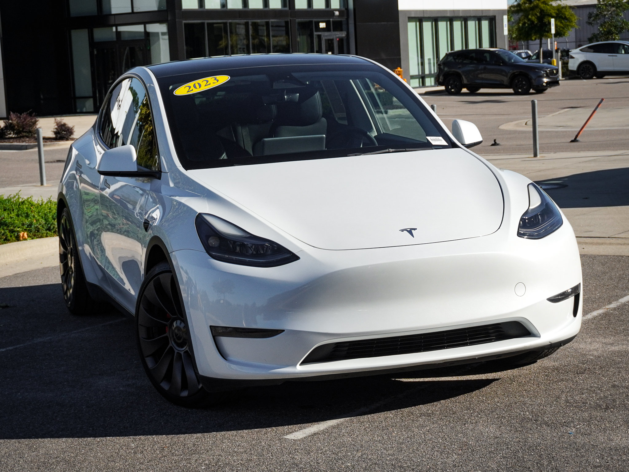 Used 2023 Tesla Model Y Long Range AWD/4WD image 2