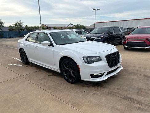 Used 2022 Chrysler 300 Touring L w/ Popular Equipment Group RWD image 4