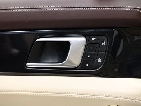 Used 2022 Porsche Panamera image 12