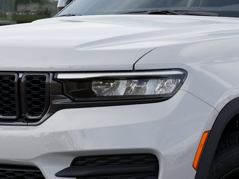New 2025 Jeep Grand Cherokee Altitude w/ Trailer Tow Package AWD/4WD image 10