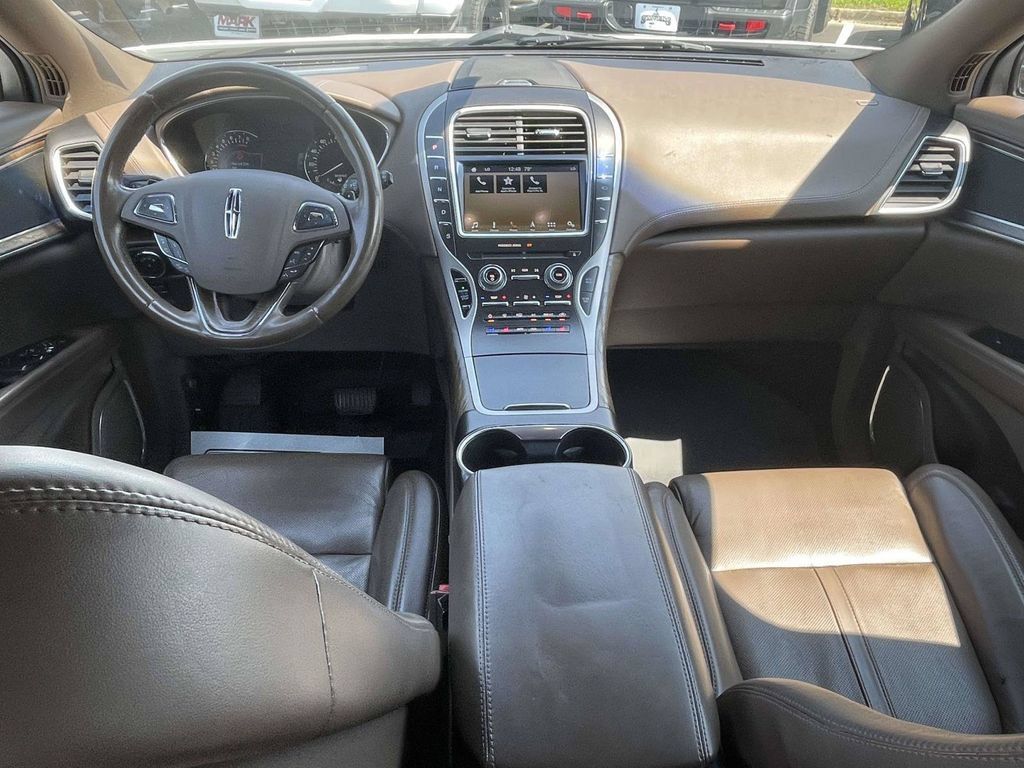 Used 2016 Lincoln MKX Reserve w/ Technology Package AWD/4WD image 11