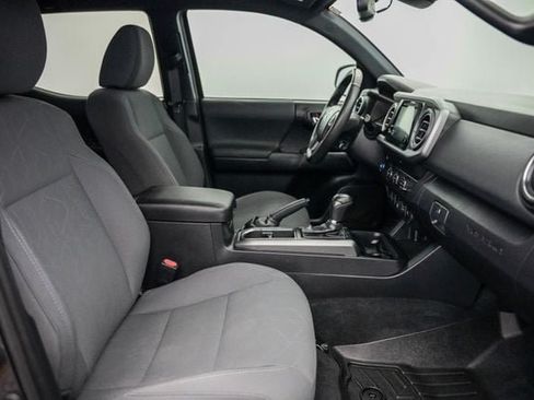 Used 2019 Toyota Tacoma TRD Sport w/ Technology Package RWD image 20