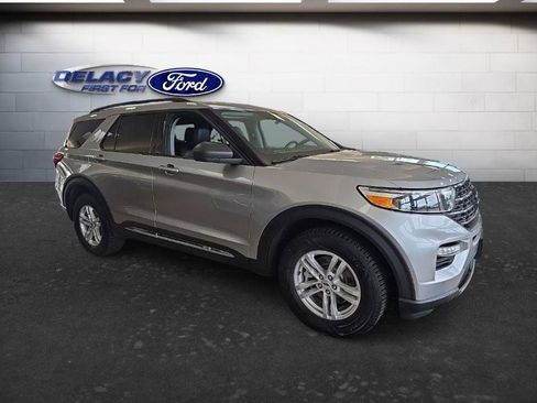 Used 2023 Ford Explorer XLT w/ Equipment Group 202A AWD/4WD image 9