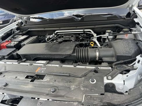 Used 2026 Chevrolet Colorado Z71 w/ Technology Package AWD/4WD image 9