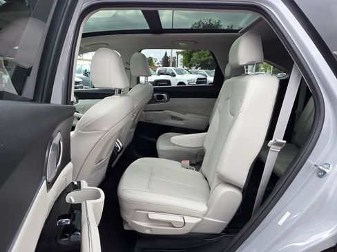 Used 2023 Kia Sorento SX FWD image 17