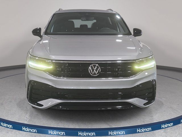 Used 2022 Volkswagen Tiguan SE R-Line FWD image 3